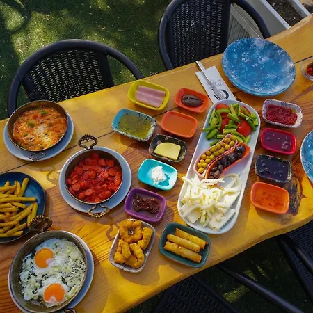 Otel Qcunda Ayvalı
