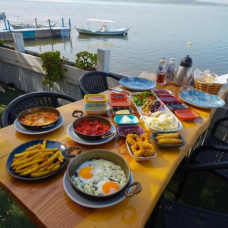 Qcunda Otel Ayvalı
